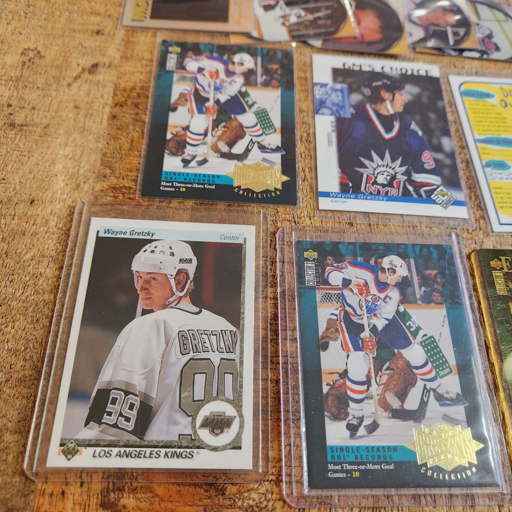 Assorted Wayne Gretzky Cards - image 4 of 6