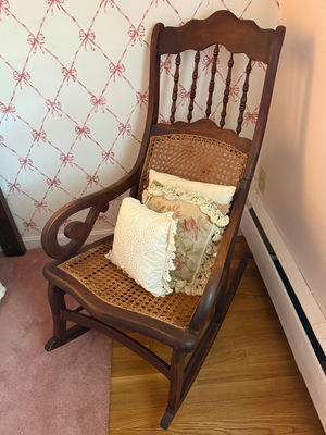 Antique Rocking Chair, Excellent Condition! - Image 1 of 1