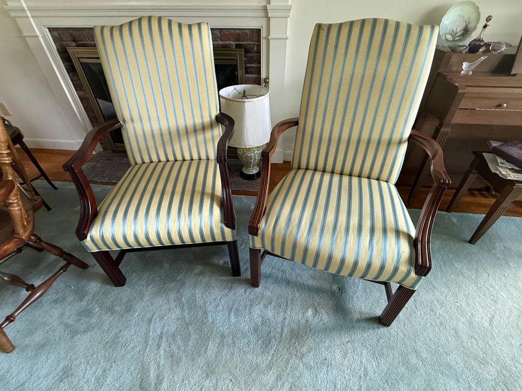 Pair of Vintage Large Accent Chairs in Excellent Condition - image 3 of 4
