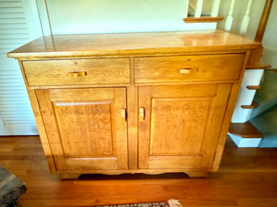 Beautiful Vintage Maple Cupboard, Excellent Condition! - Image 1 of 3