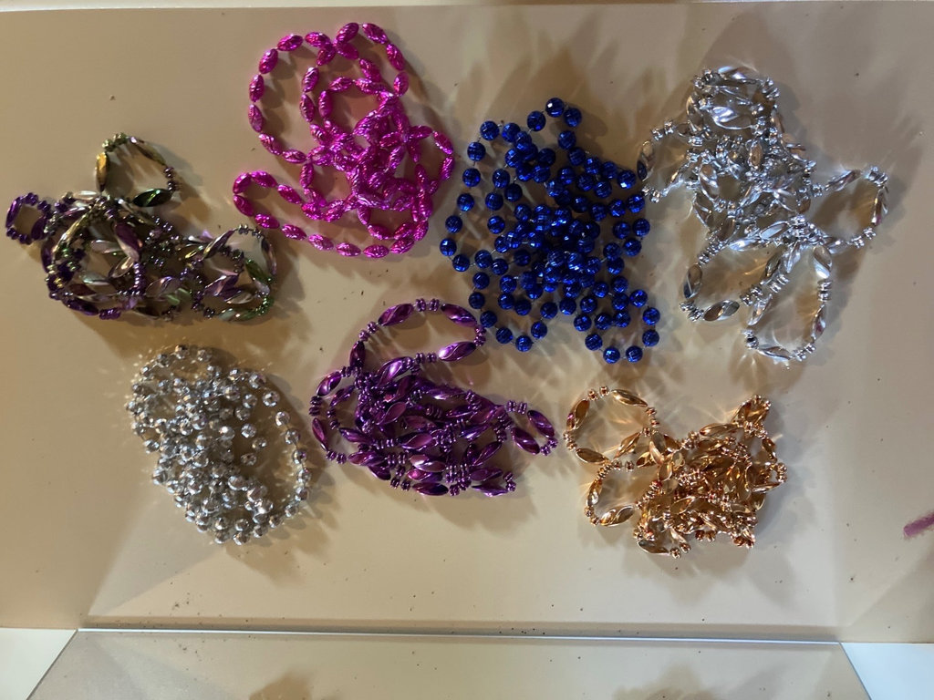 Assorted beaded necklaces, leis, and jewelry - image 2 of 7