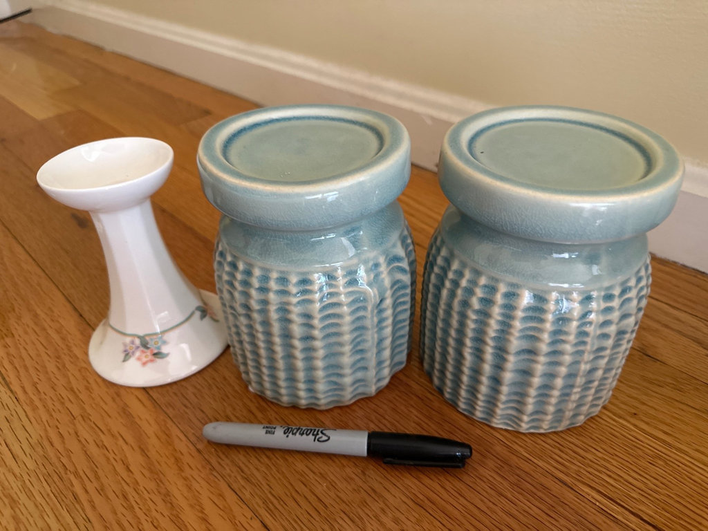 Candle holders, Faux flowers in vases - image 7 of 11