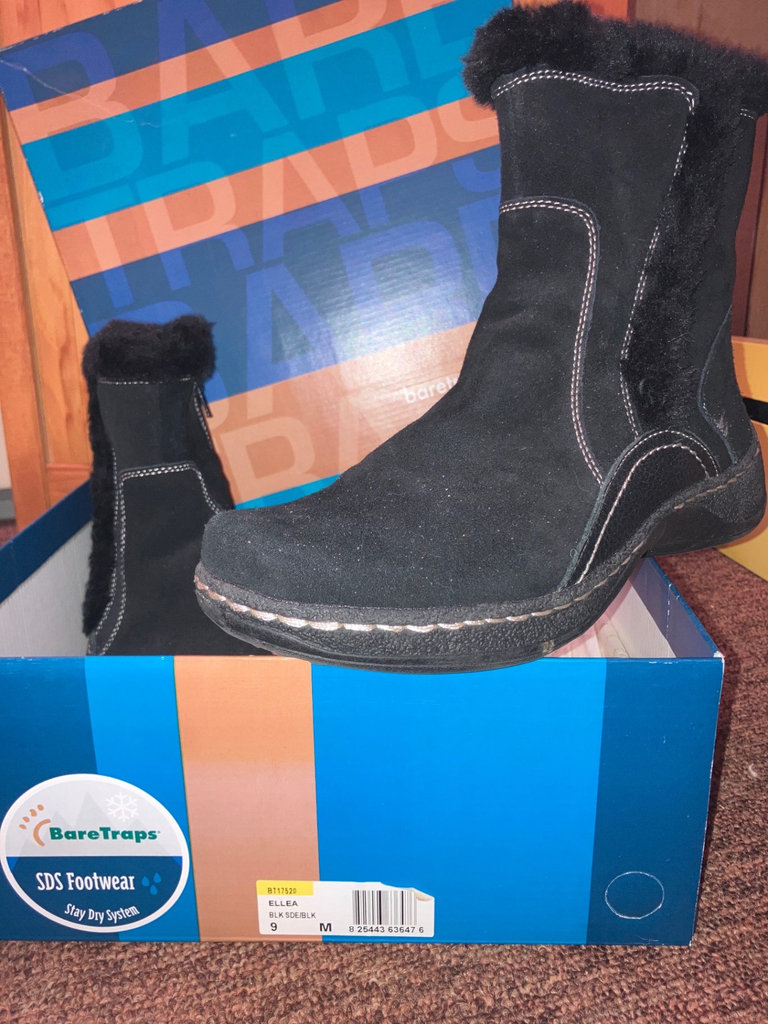 Women's footwear assortment - image 6 of 9