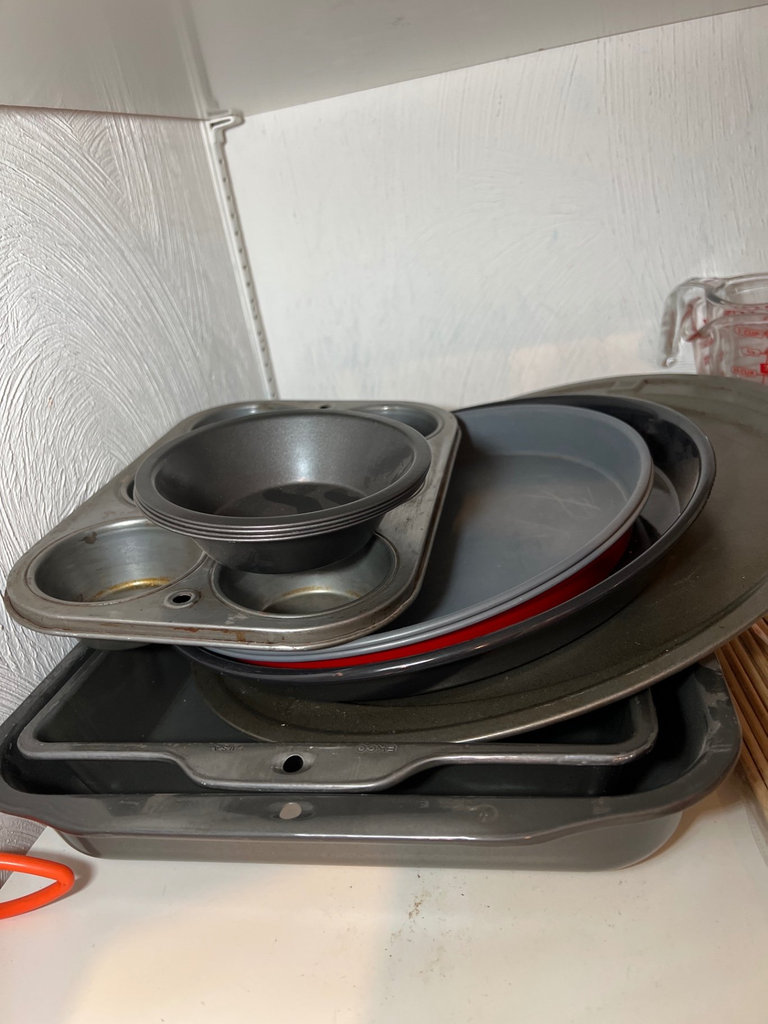 Kitchenware collection: measuring cups, jars, bakeware, and a handheld mixer - image 7 of 7