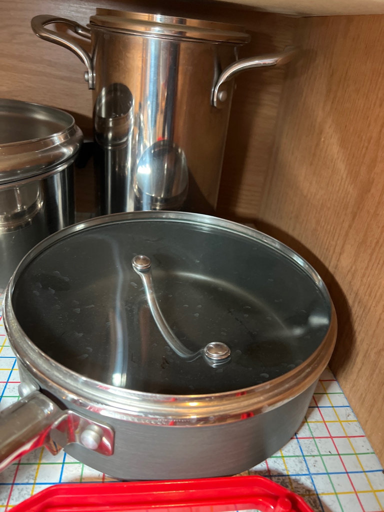 Assorted cookware and kitchen appliances - image 4 of 8