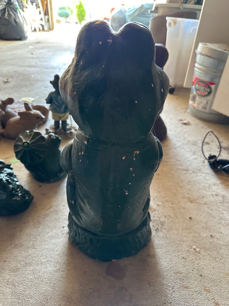 Green frog garden statue set - image 5 of 12