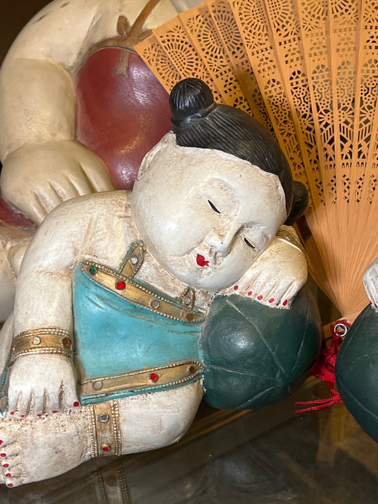 Asian-inspired decorative collection: fan, figurines, lacquerware and textiles - image 6 of 12