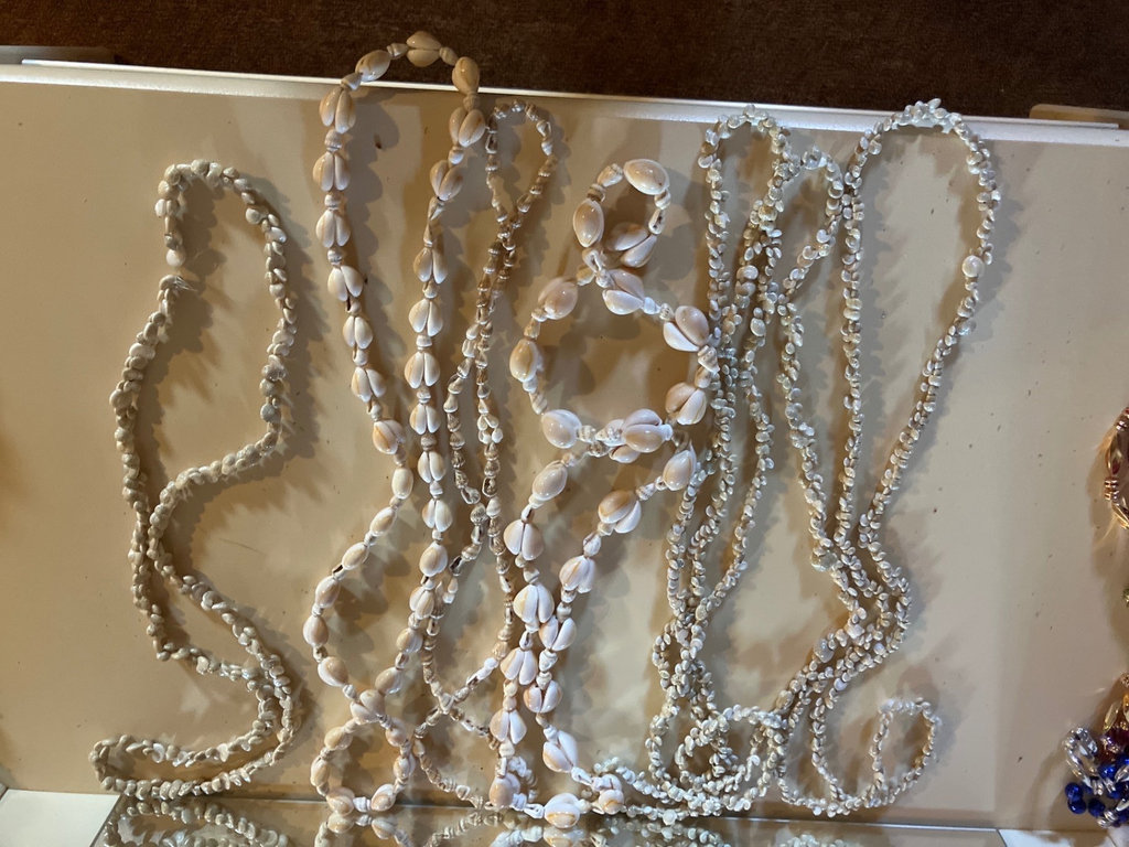 Assorted beaded necklaces, leis, and jewelry - image 6 of 7
