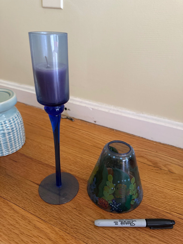 Candle holders, Faux flowers in vases - image 10 of 11
