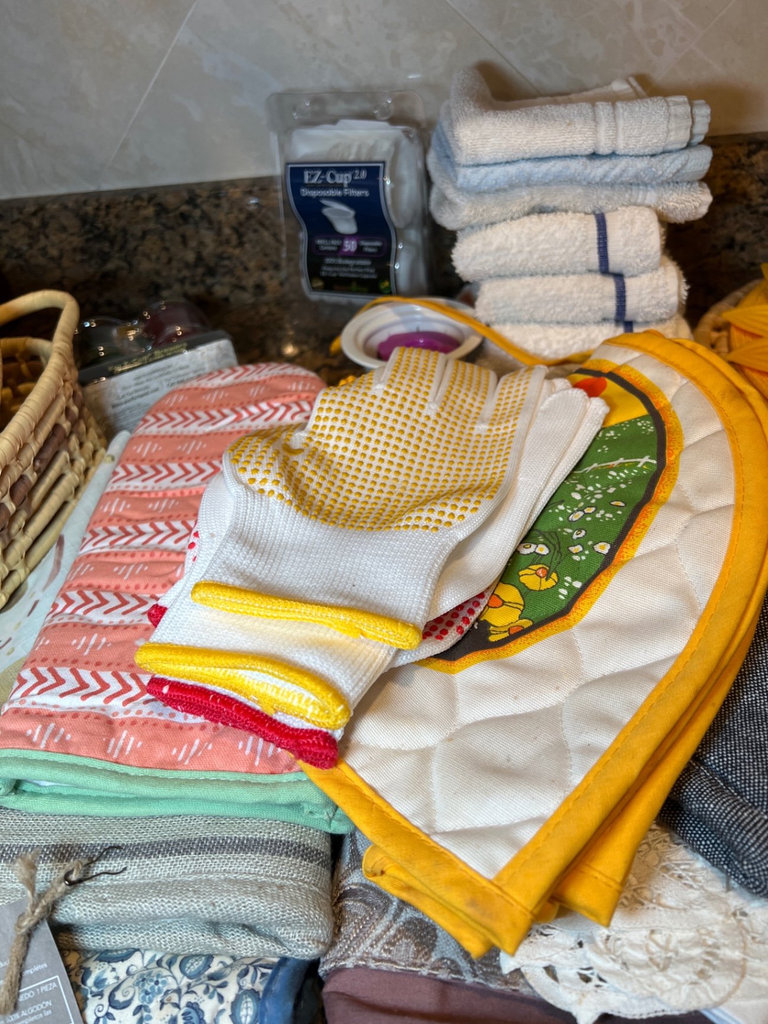 Sunflower decor with kitchen textiles and home goods - image 6 of 8
