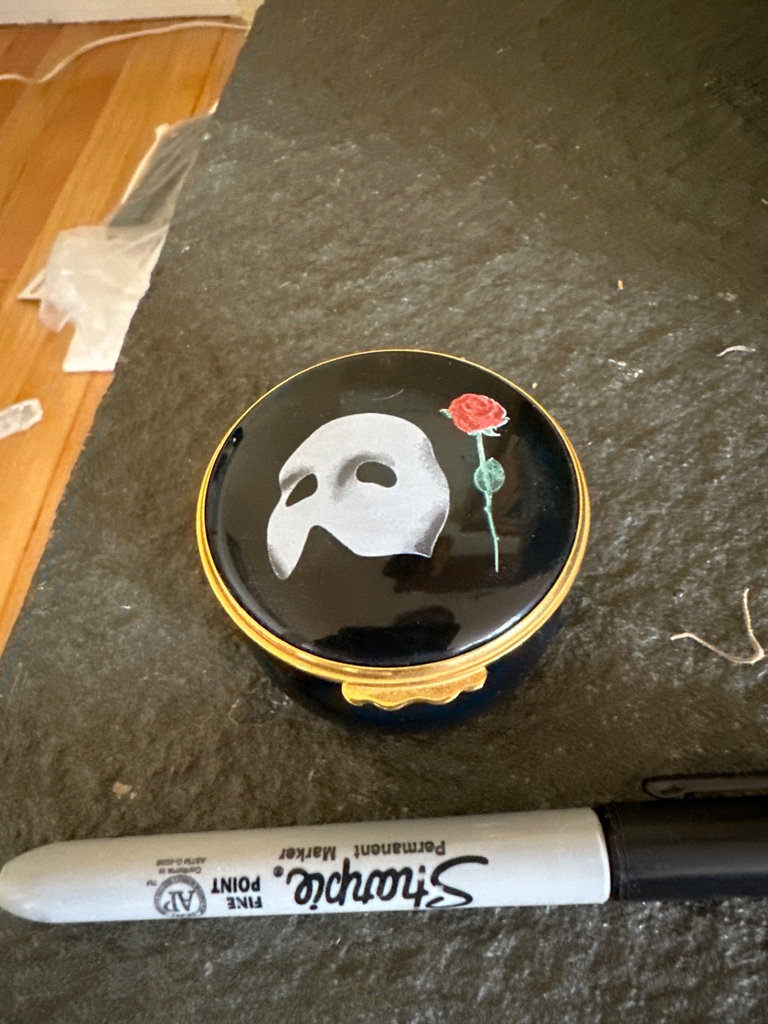 Assorted glassware and decorative keepsakes - image 2 of 9