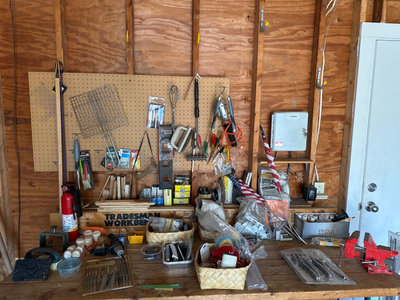 Garage/workshop tools  - Image 1 of 8