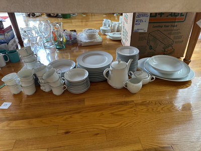 Fitz and Floyd Lovelace China Dinnerware Set - Image 1 of 16