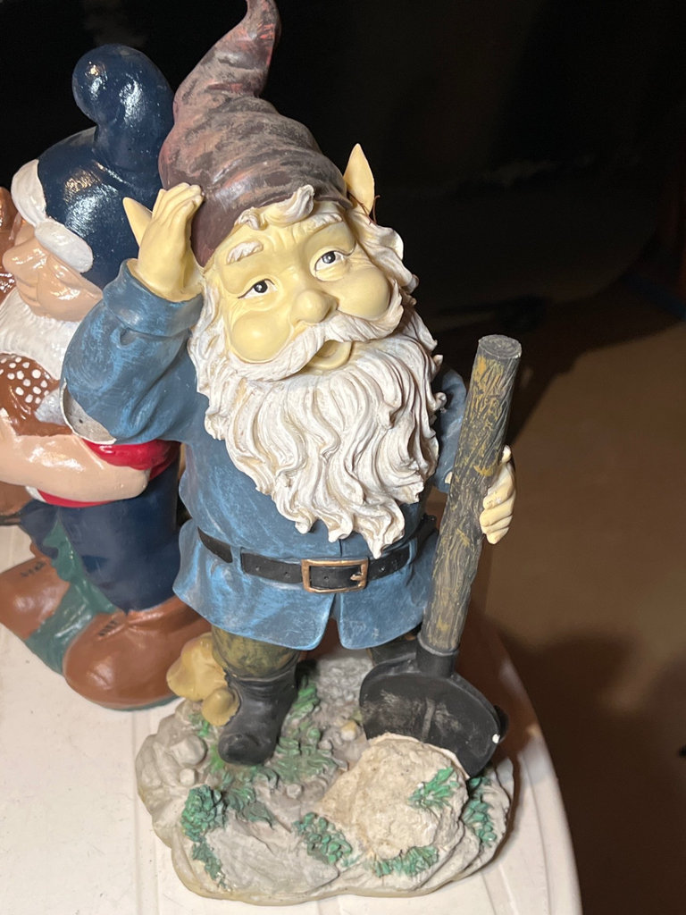 Welcome-themed decorative collection with gnomes and plaques - image 7 of 8