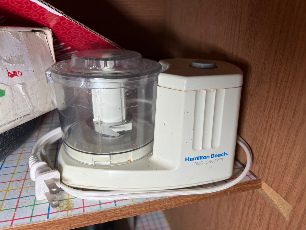 Assorted cookware and kitchen appliances - image 6 of 8