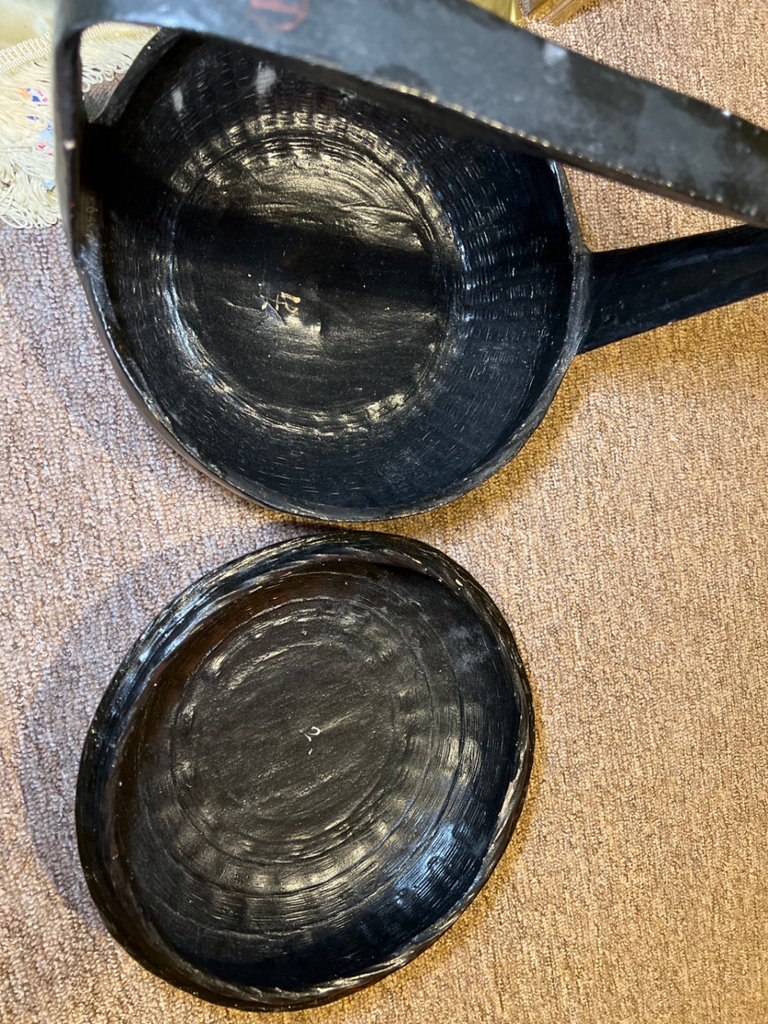 Asian-inspired decorative collection: fan, figurines, lacquerware and textiles - image 11 of 12