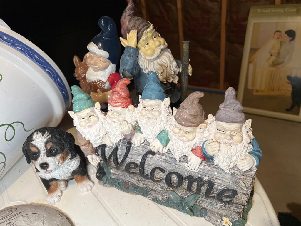Welcome-themed decorative collection with gnomes and plaques - image 4 of 8
