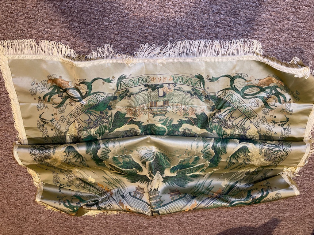 Asian-inspired decorative collection: fan, figurines, lacquerware and textiles - image 12 of 12