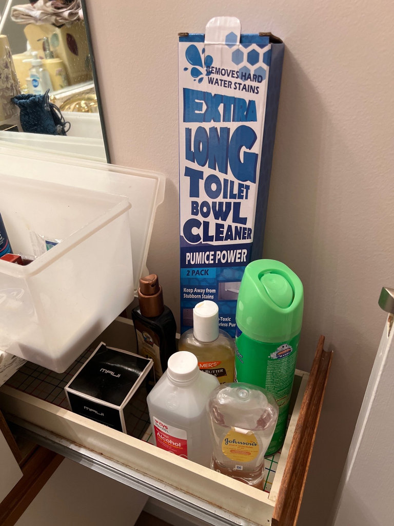 Assorted perfumes, toiletries, oral care items and cleaning products - image 2 of 11