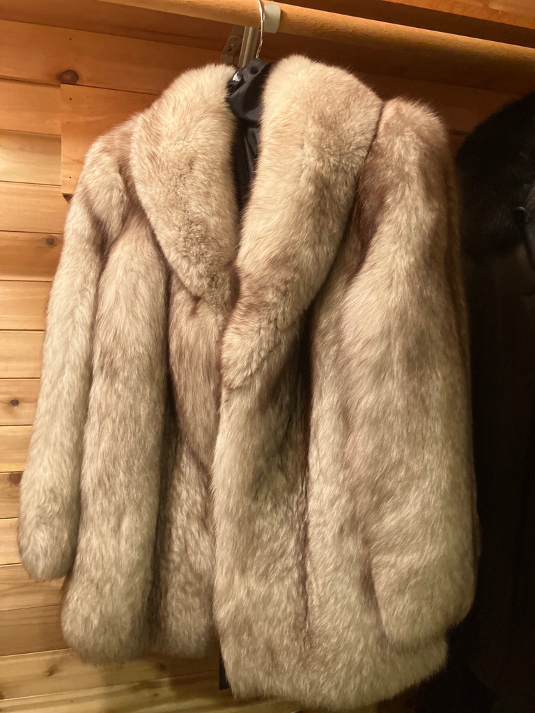Winter coats and jackets with fur trims and quilted details - image 11 of 12