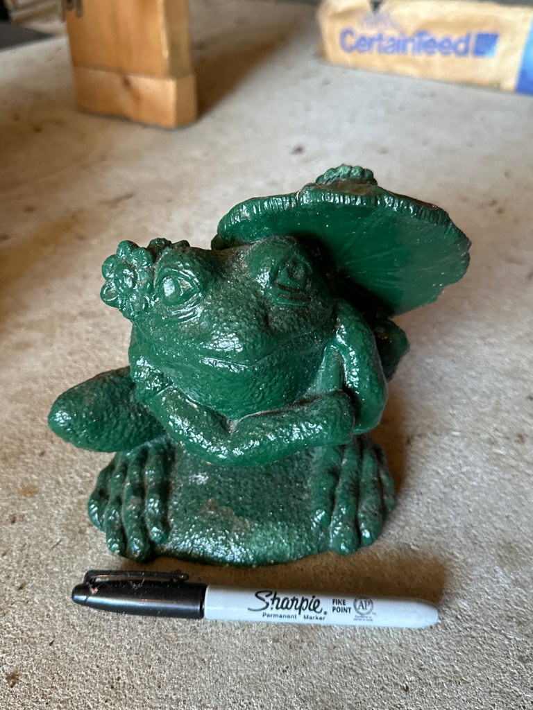 Green frog garden statue set - image 11 of 12