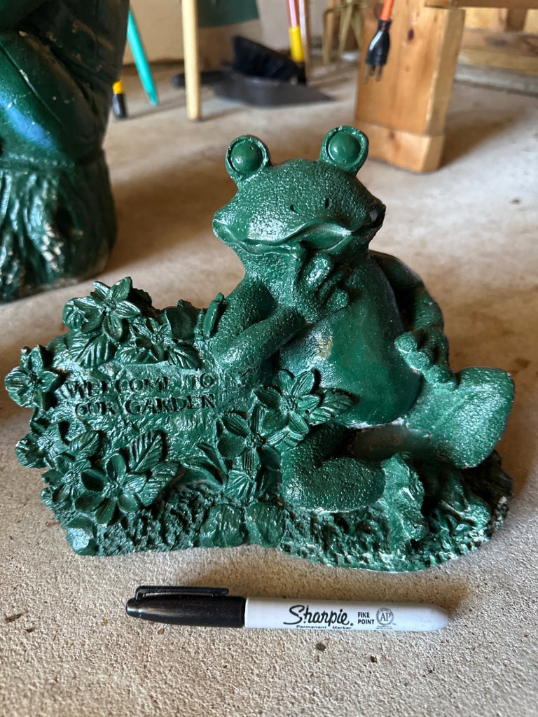 Green frog garden statue set - image 10 of 12