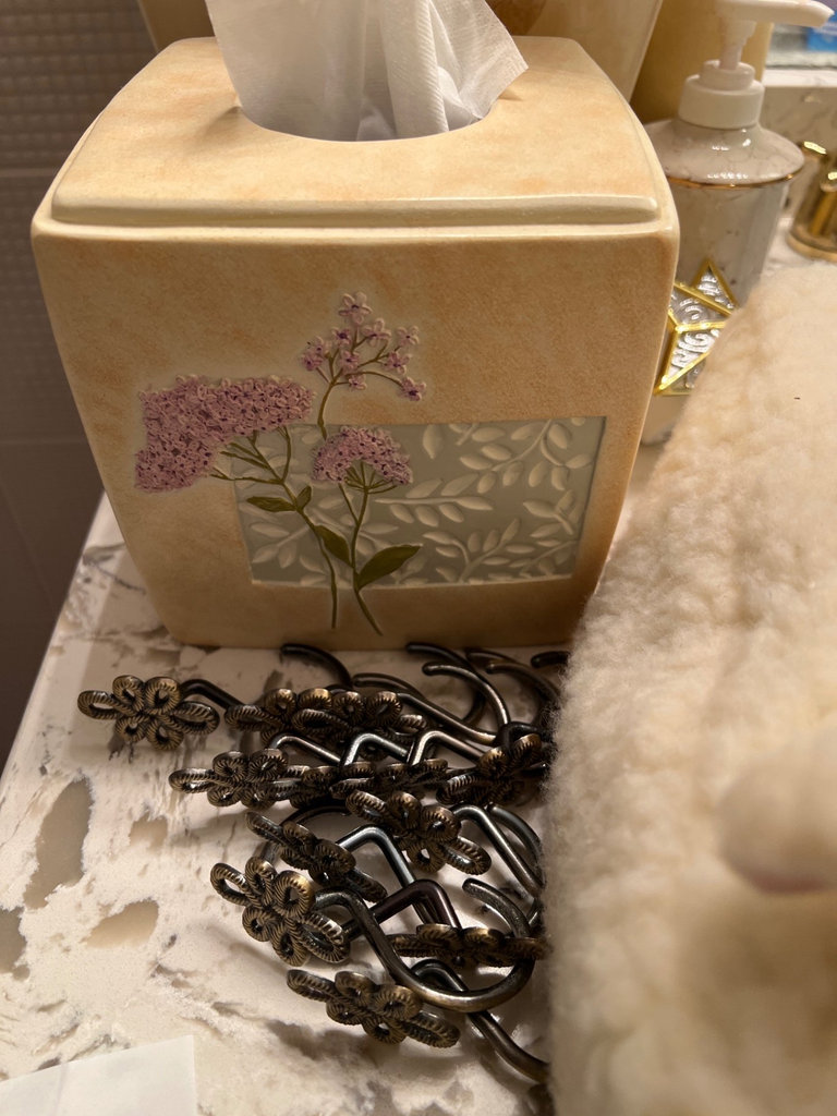 Lamb-shaped tissue box holder with bathroom accessories - image 4 of 6