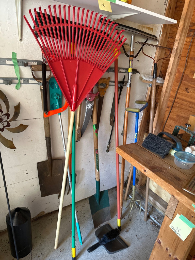 Gardening and workshop tools - image 1 of 6