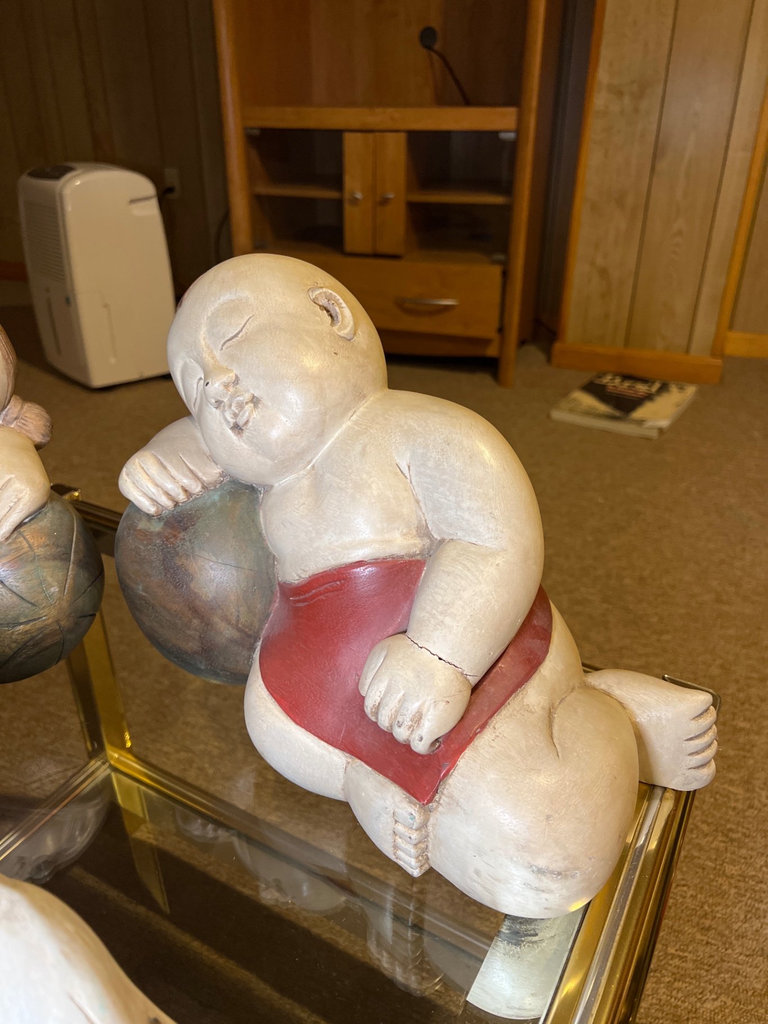 Asian-inspired decorative collection: fan, figurines, lacquerware and textiles - image 7 of 12
