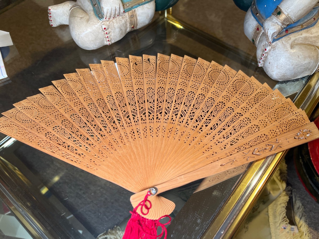 Asian-inspired decorative collection: fan, figurines, lacquerware and textiles - image 2 of 12