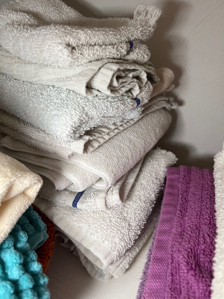 Assorted towels and washcloths - image 7 of 7