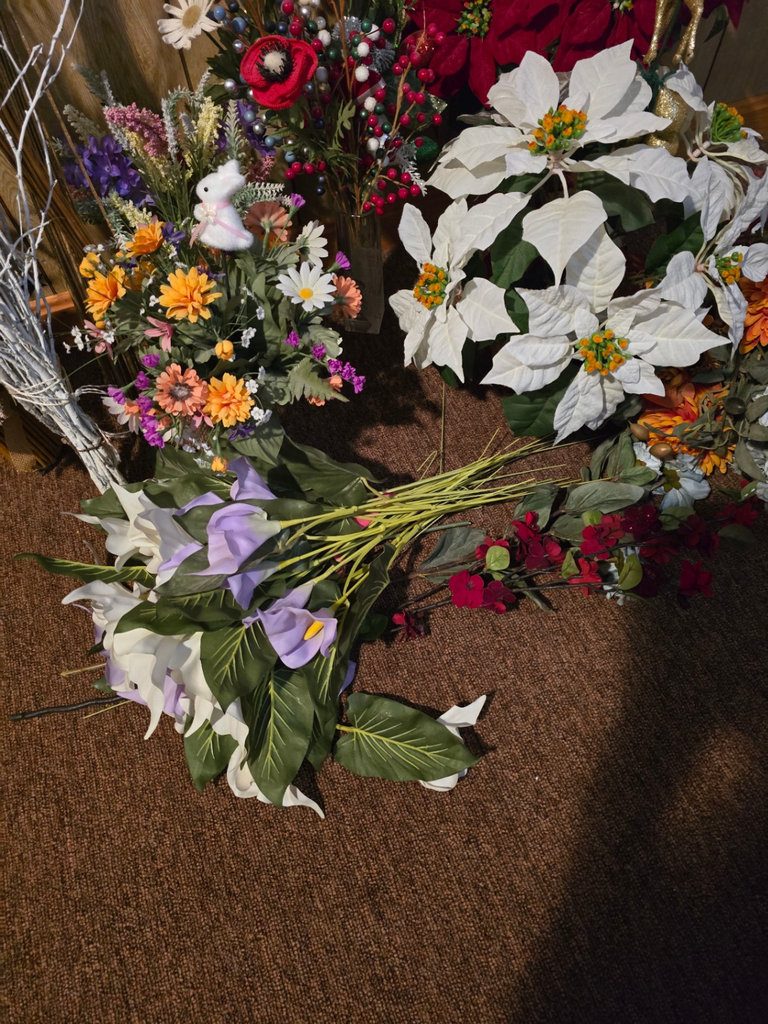 Assorted artificial floral arrangements with decorative vases - image 6 of 10