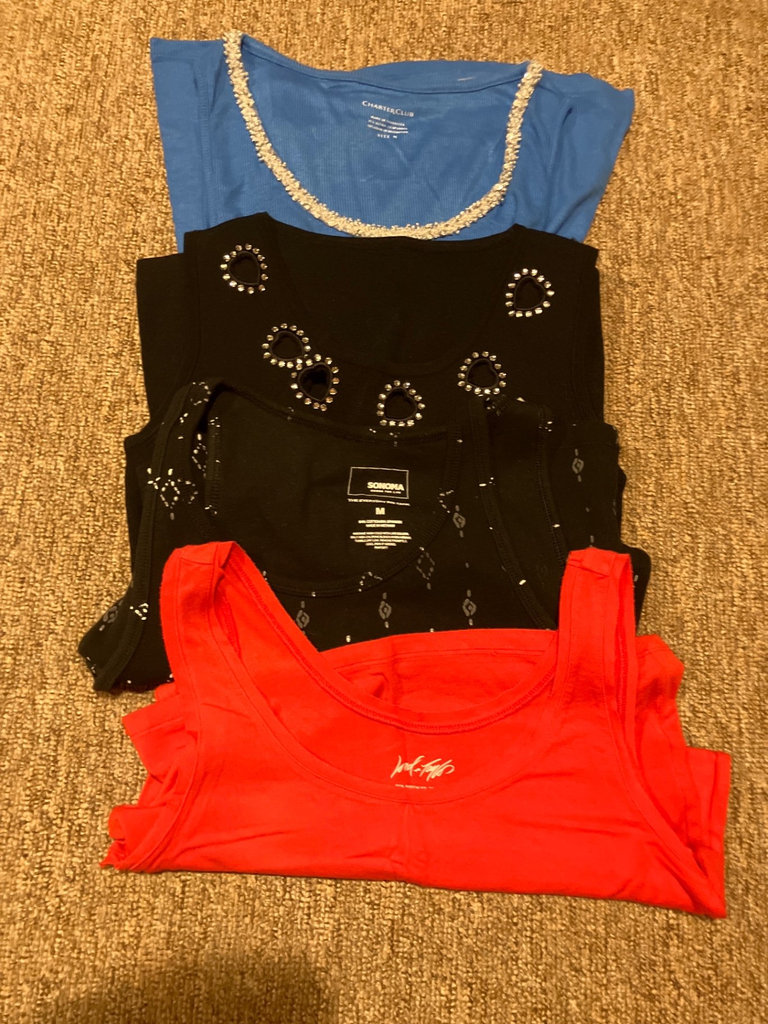 Assorted women's knitwear and sweaters - image 1 of 7