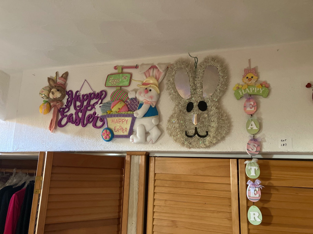 Easter and Seasonal Holiday Decor Collection - image 4 of 6