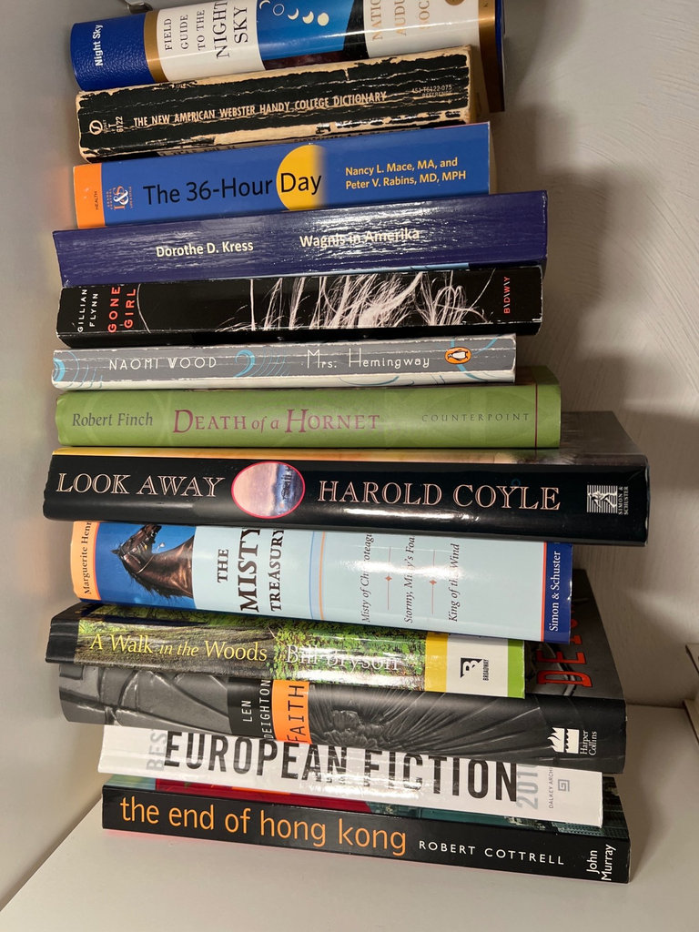 Collection of Books and Plant Guides - image 3 of 7