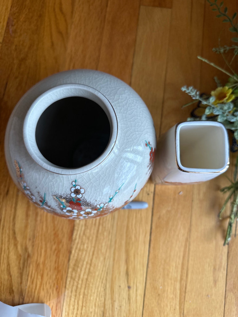 Asian Cerramic vases, Lidded Jar  - image 13 of 19