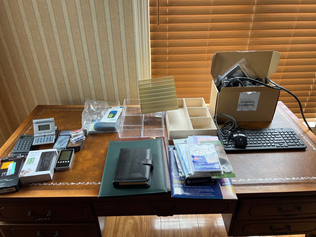 Assorted electronics and accessories collection - image 1 of 9