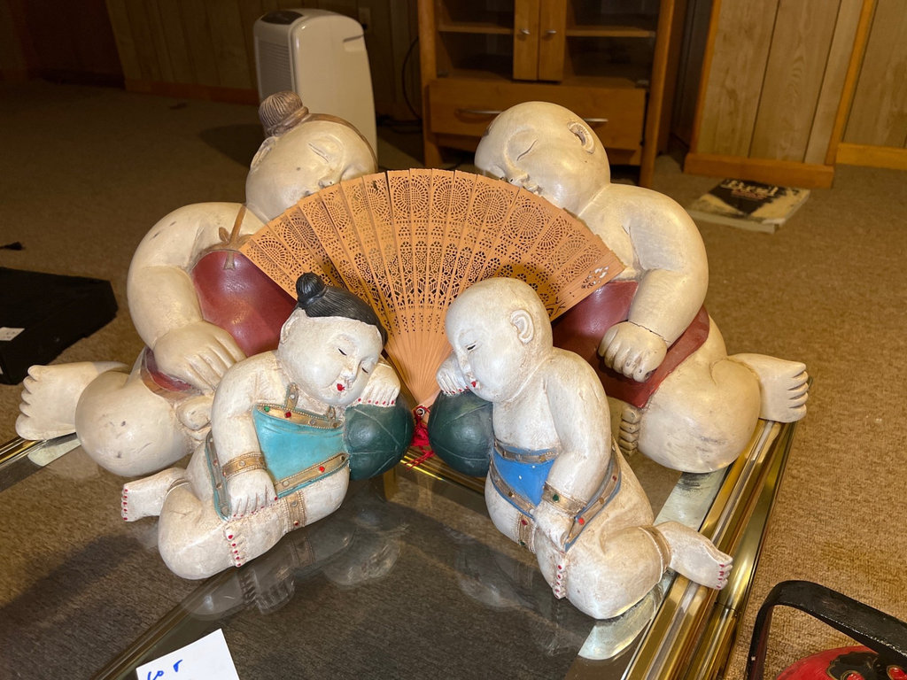 Asian-inspired decorative collection: fan, figurines, lacquerware and textiles - image 5 of 12