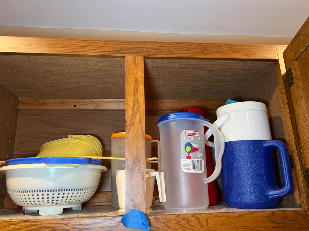 Assorted plastic kitchen containers and thermos - image 1 of 5