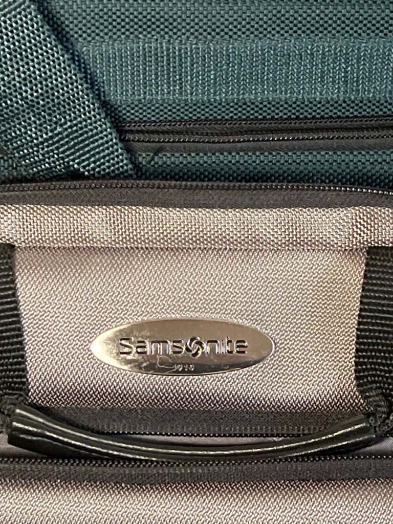 Assorted travel bags and organizers - image 6 of 7
