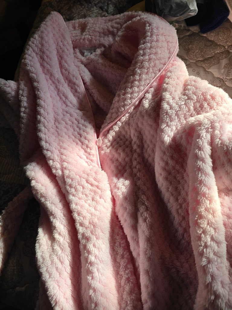 Assorted hotel bathrobes and slippers - image 10 of 15