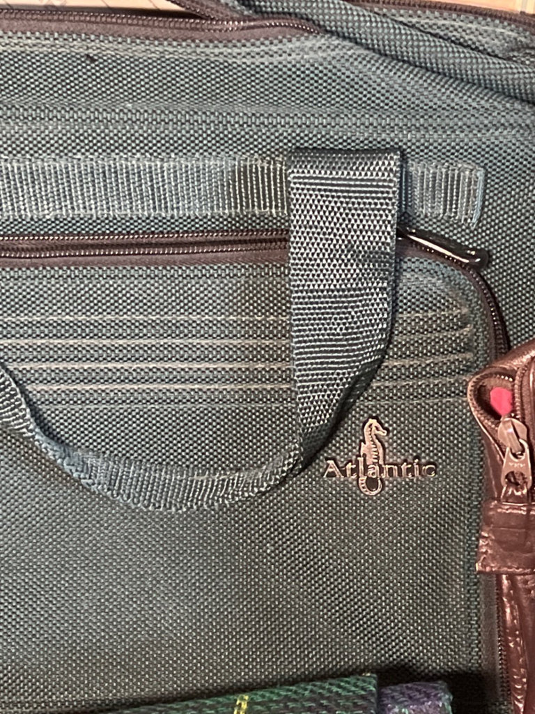 Assorted travel bags and organizers - image 5 of 7