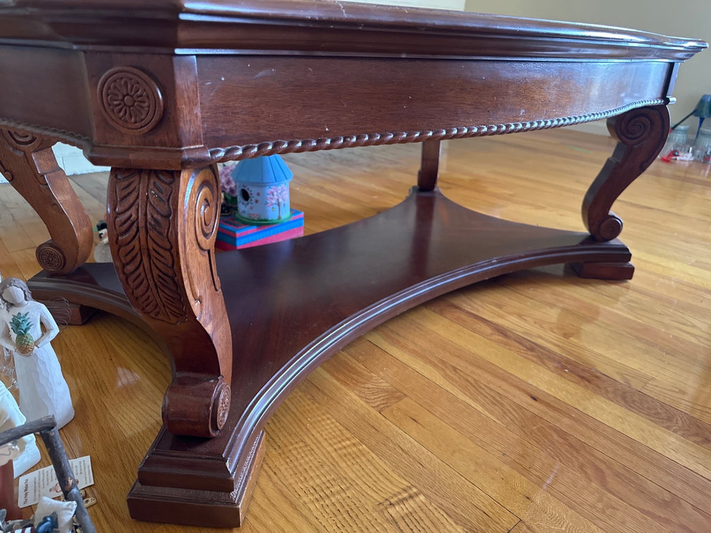 Coffee table with carved legs - image 6 of 6