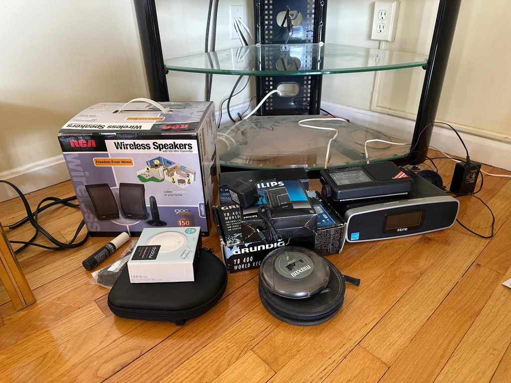 Bose headphones, Assorted audio equipment and radios - image 7 of 10