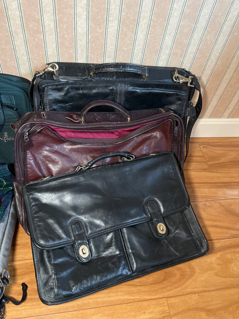 Assorted travel bags and organizers - image 1 of 7