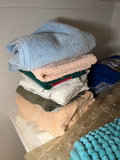 Assorted towels and washcloths - thumbnail 3 of 7