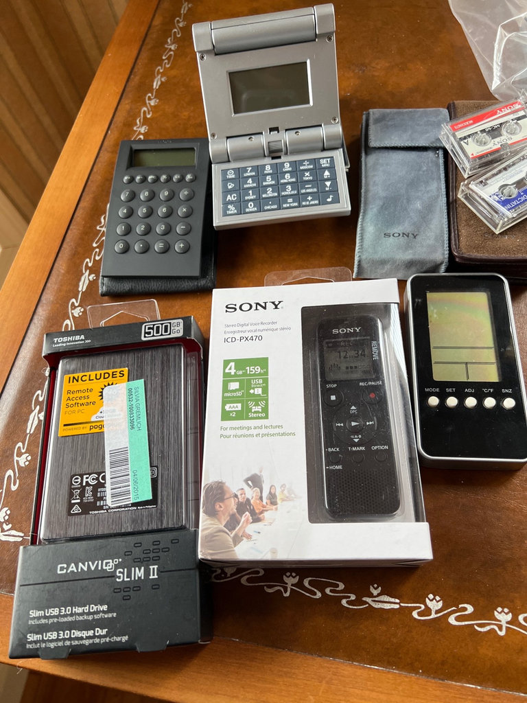 Assorted electronics and accessories collection - image 5 of 9