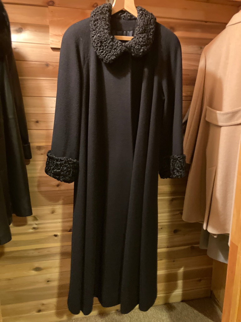 Winter coats and jackets with fur trims and quilted details - image 8 of 12