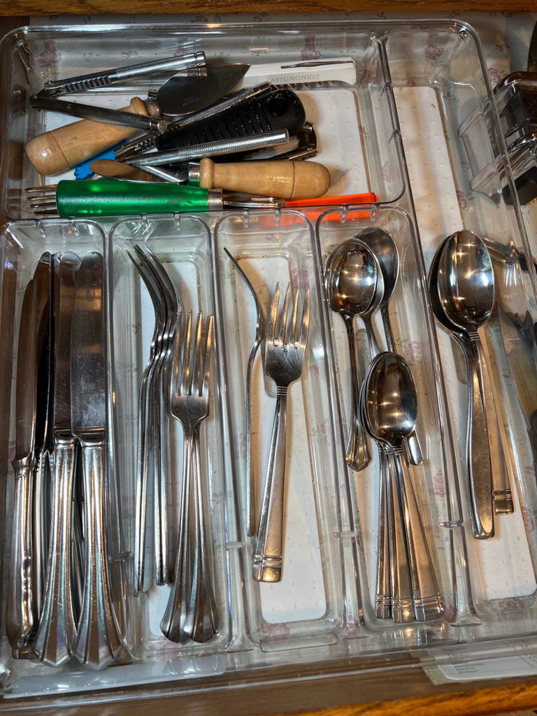 Assorted kitchen utensils and cutlery - image 3 of 5