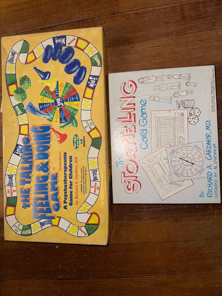 Vintage board games, puzzles, and game accessories - image 6 of 6